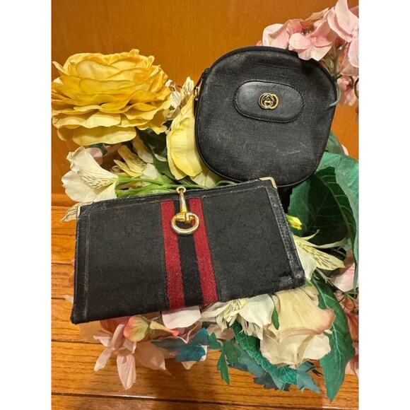 VINTAGE GUCCI WALLET AND POUCH (p900 - Picture 1 of 16